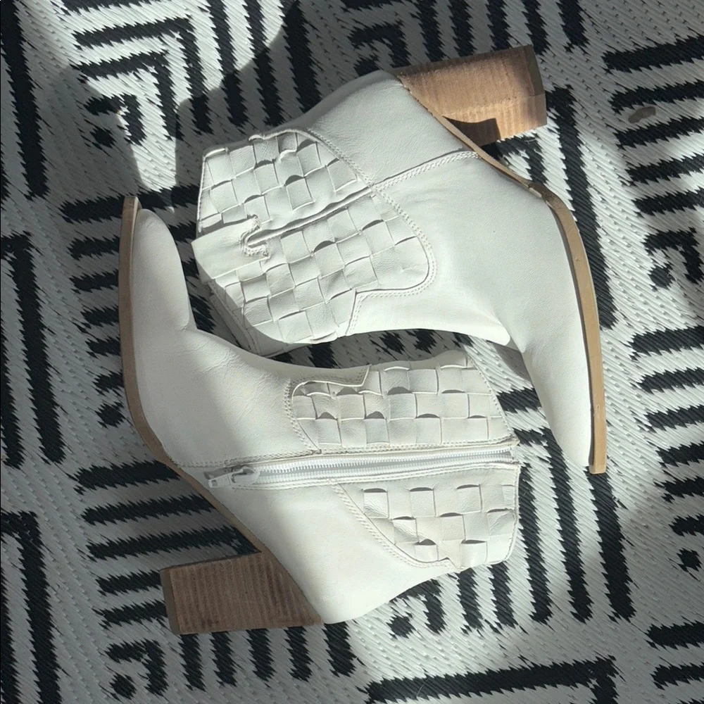 ❤️Matisse Size 7 Women's White Ankle Boots - Picture 1 of 1